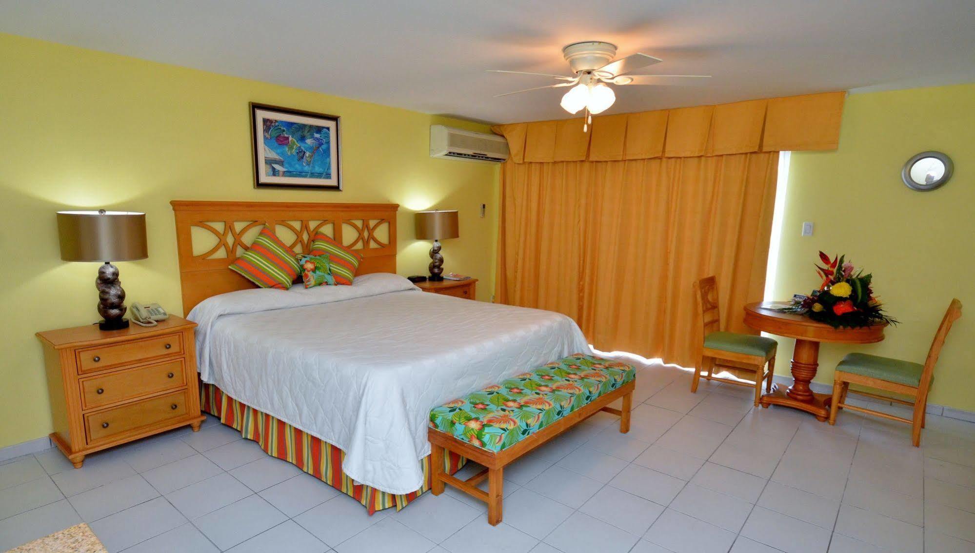 The Atrium Beach Resort And Spa, Ascend Hotel Collection Simpson Bay Exterior foto